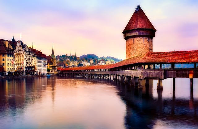 Luzerner Kapellbrücke im Sonnenuntergang