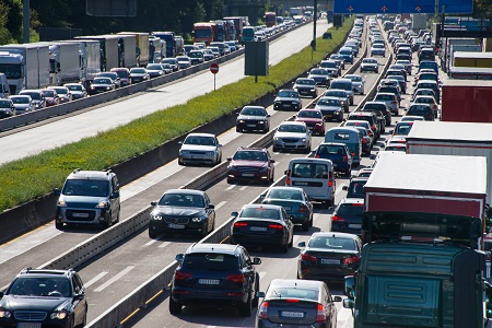 Staus aufgrund des hohen Verkehrsaufkommen